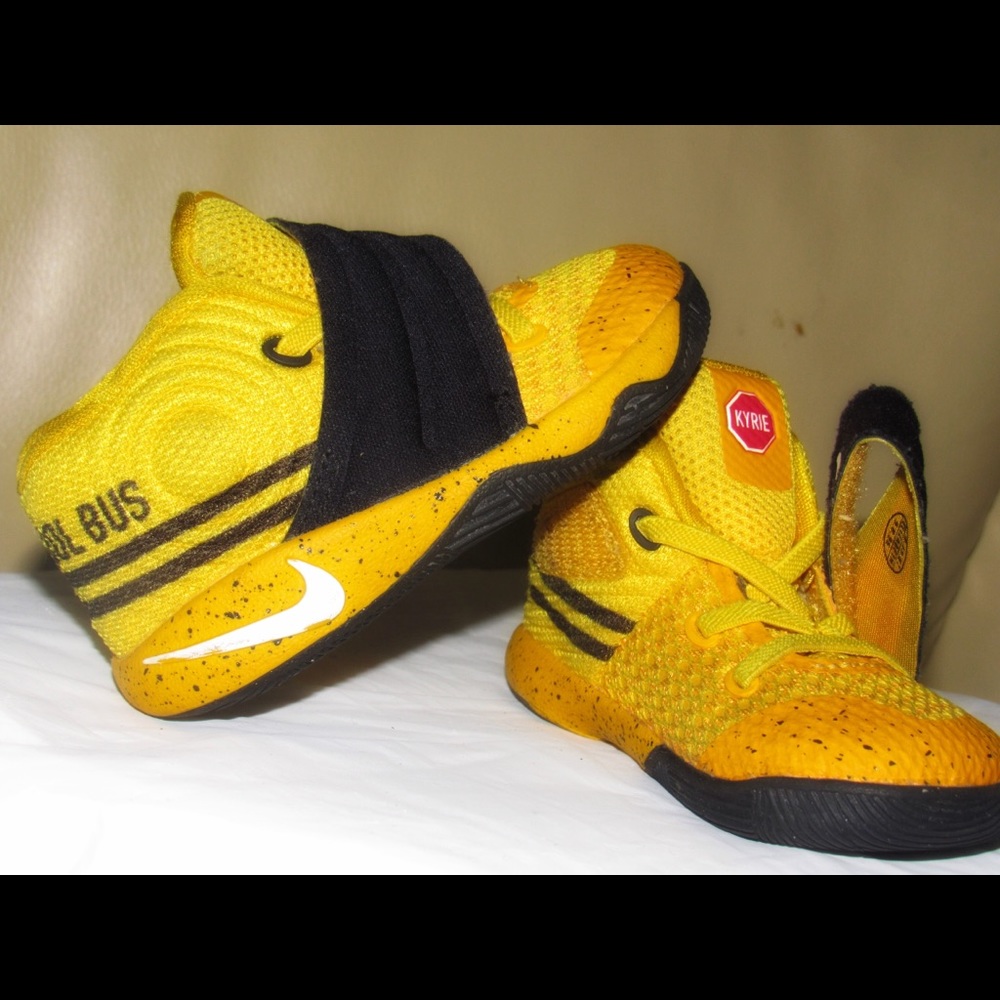 Nike Air Kyrie 2 GS Basketball Shoes
